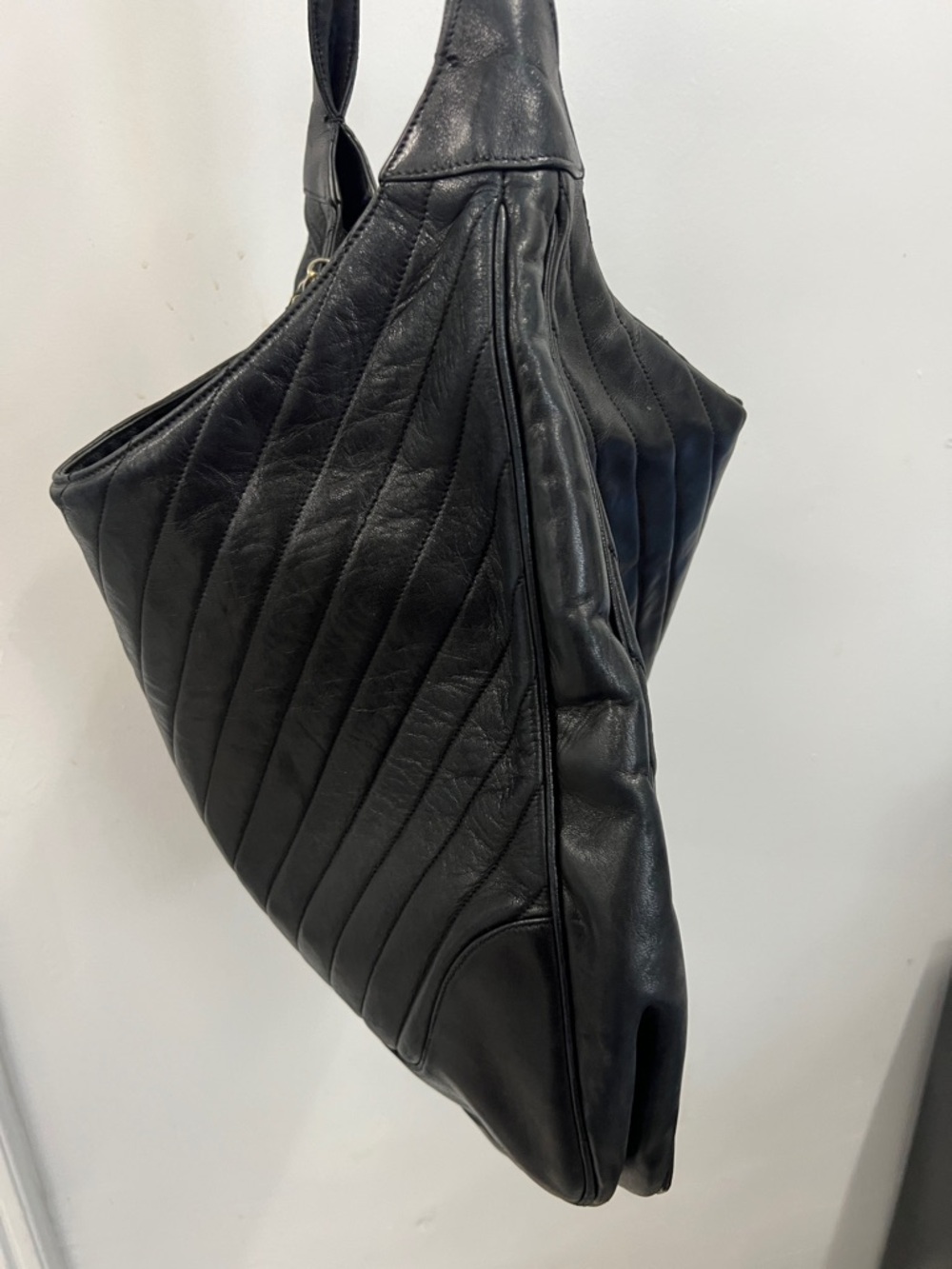 CHANEL CHEVRON VINTAGE TOTE HOBO BAG - Picture 3 of 13